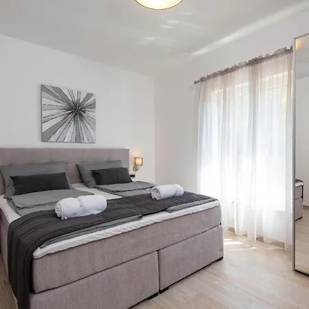 Ferienhaus Mit Privatpool Fuer 8 Personen Ca 250 Qm In Stankovic Bei Orebic, Dalmatien Sueddalmatien Tatil Evi *