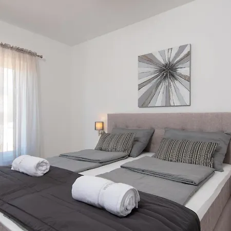 Tatil Evi Ferienhaus Mit Privatpool Fuer 8 Personen Ca 250 Qm In Stankovic Bei Orebic, Dalmatien Sueddalmatien *