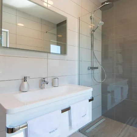 Ferienhaus Mit Privatpool Fuer 8 Personen Ca 250 Qm In Stankovic Bei Orebic, Dalmatien Sueddalmatien