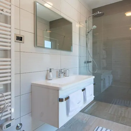 Ferienhaus Mit Privatpool Fuer 8 Personen Ca 250 Qm In Stankovic Bei Orebic, Dalmatien Sueddalmatien Tatil Evi *