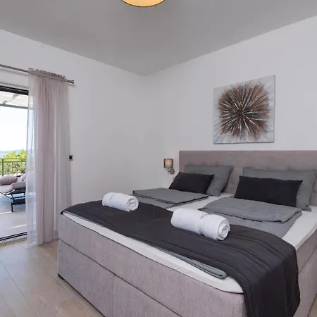 Tatil Evi Ferienhaus Mit Privatpool Fuer 8 Personen Ca 250 Qm In Stankovic Bei Orebic, Dalmatien Sueddalmatien