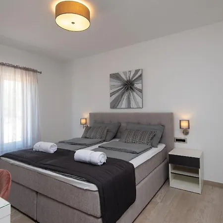 Ferienhaus Mit Privatpool Fuer 8 Personen Ca 250 Qm In Stankovic Bei Orebic, Dalmatien Sueddalmatien Orebić