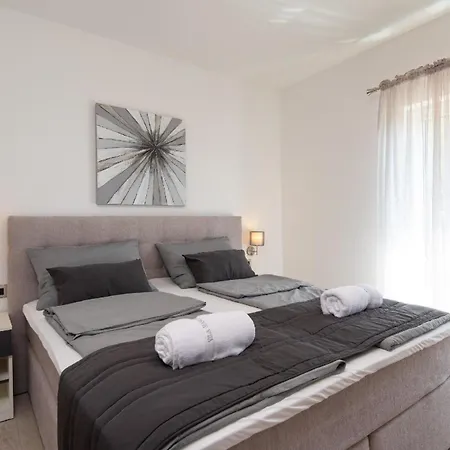 Ferienhaus Mit Privatpool Fuer 8 Personen Ca 250 Qm In Stankovic Bei Orebic, Dalmatien Sueddalmatien * Orebić